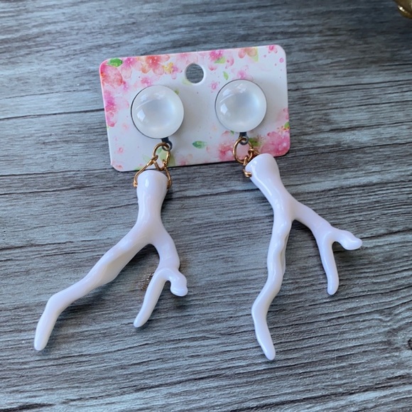 Coral Stud Earrings NWT - Orange OR Red Coral - Picture 3 of 4